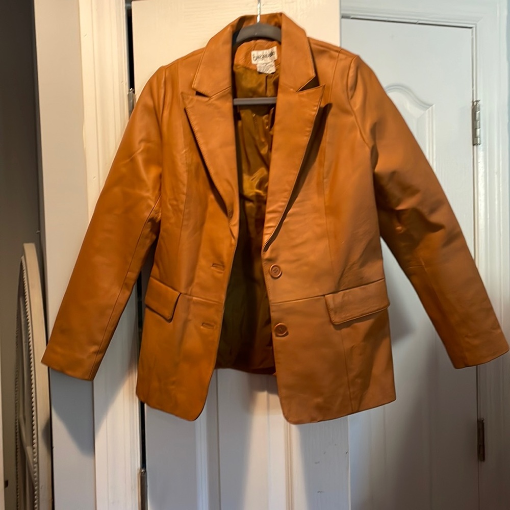 Vintage Like New Bagatelle 100% leather camel colored Sz 10 jacket/blazer
